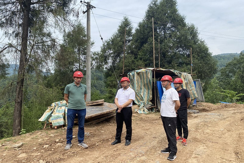 胡显明带队到在建项目开展节前清静检查