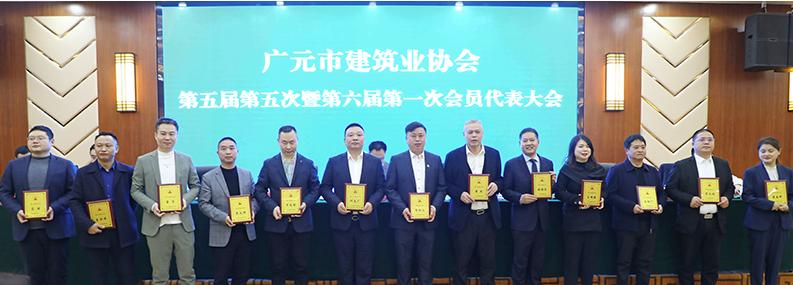 携誉而行，，，，，砥砺奋进