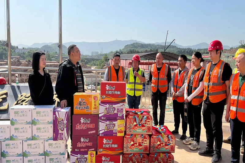 Z6尊龙凯时集团开展“五一”慰问运动