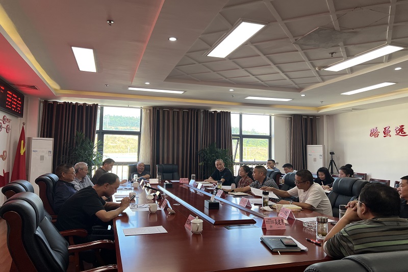 Z6尊龙凯时集团召开“共建三十载，，偕行筑路梦”座谈会